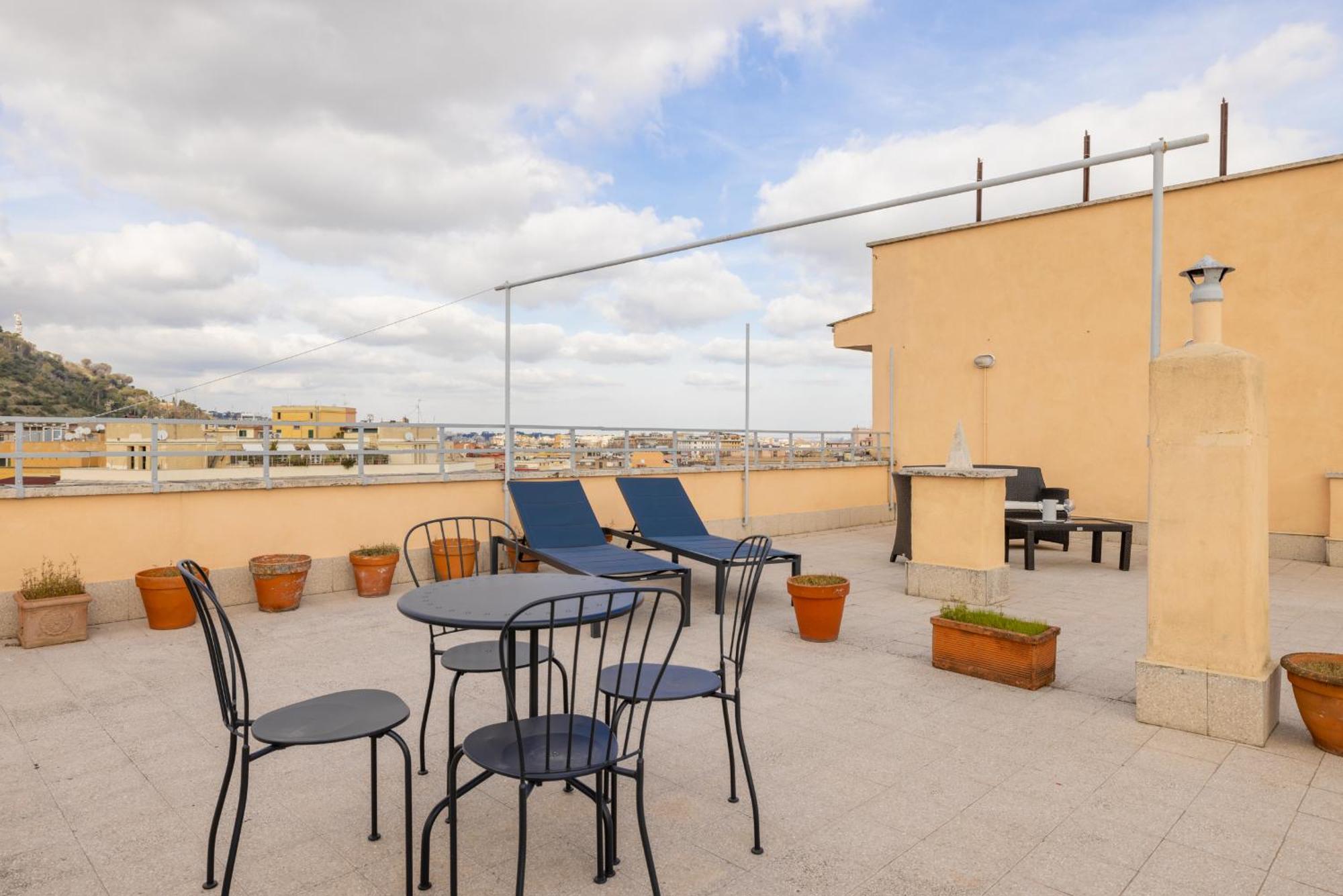 Top Floor Apt With Rooftop Terrace Near St. Peter Рим Экстерьер фото