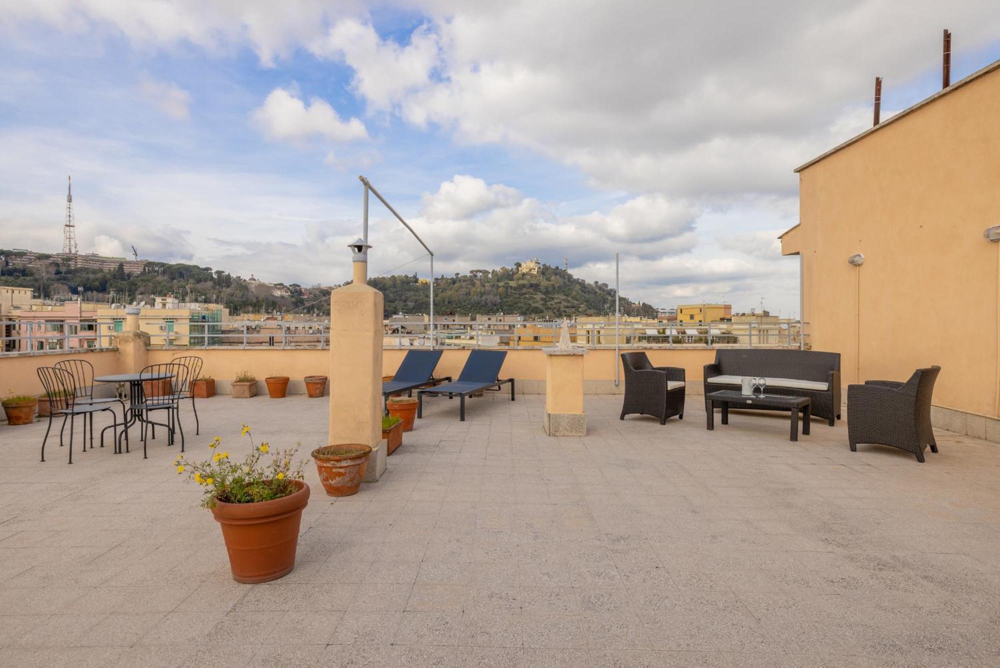 Top Floor Apt With Rooftop Terrace Near St. Peter Рим Экстерьер фото